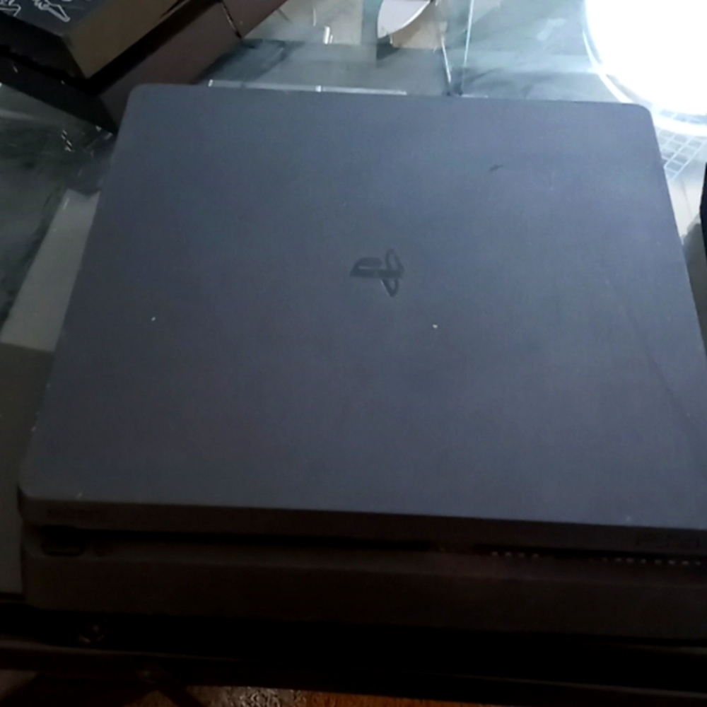 Playstation 4 slim